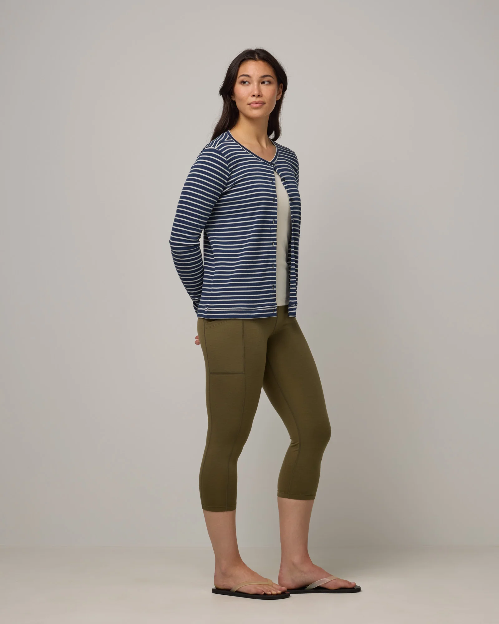 Summit Pocket Crop Legging - Image 2