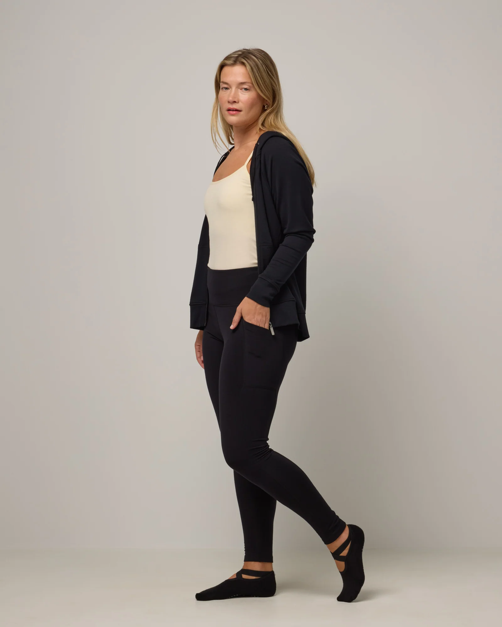 Summit Pocket Legging - Image 3
